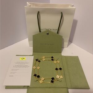 Van Cleef & Arpels 20 motif Alahambra necklace yellow god, onyx